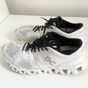 ON Running Women’s Cloud White Sneakers Size 8.5 B
